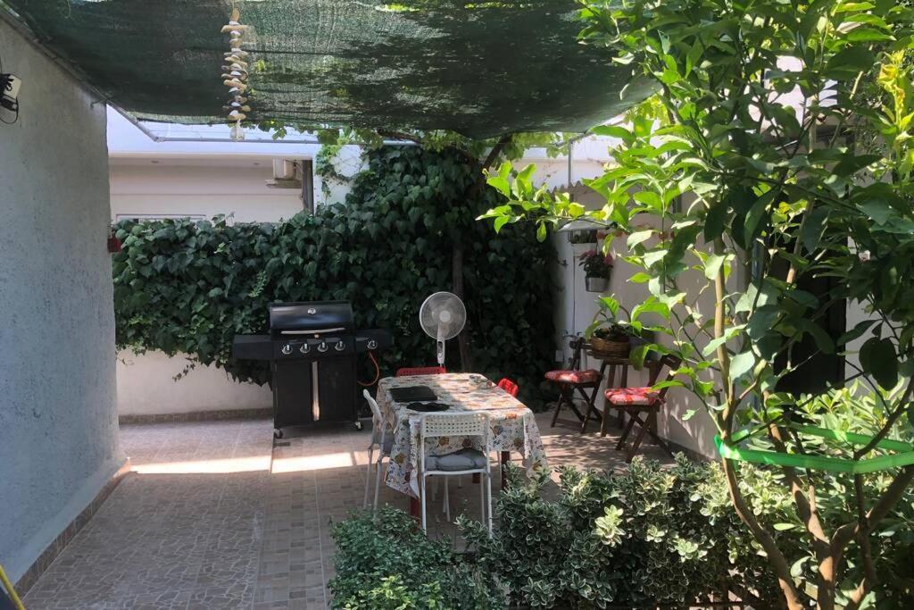 Ανακαινισμενη Μονοκατοικια 125 Τμ Στο Κεντρο Με Κηπο Villa Mesolóngion Buitenkant foto