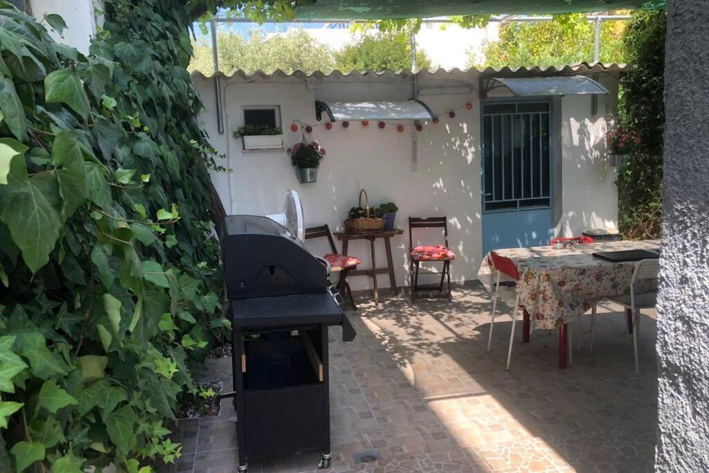 Ανακαινισμενη Μονοκατοικια 125 Τμ Στο Κεντρο Με Κηπο Villa Mesolóngion Buitenkant foto